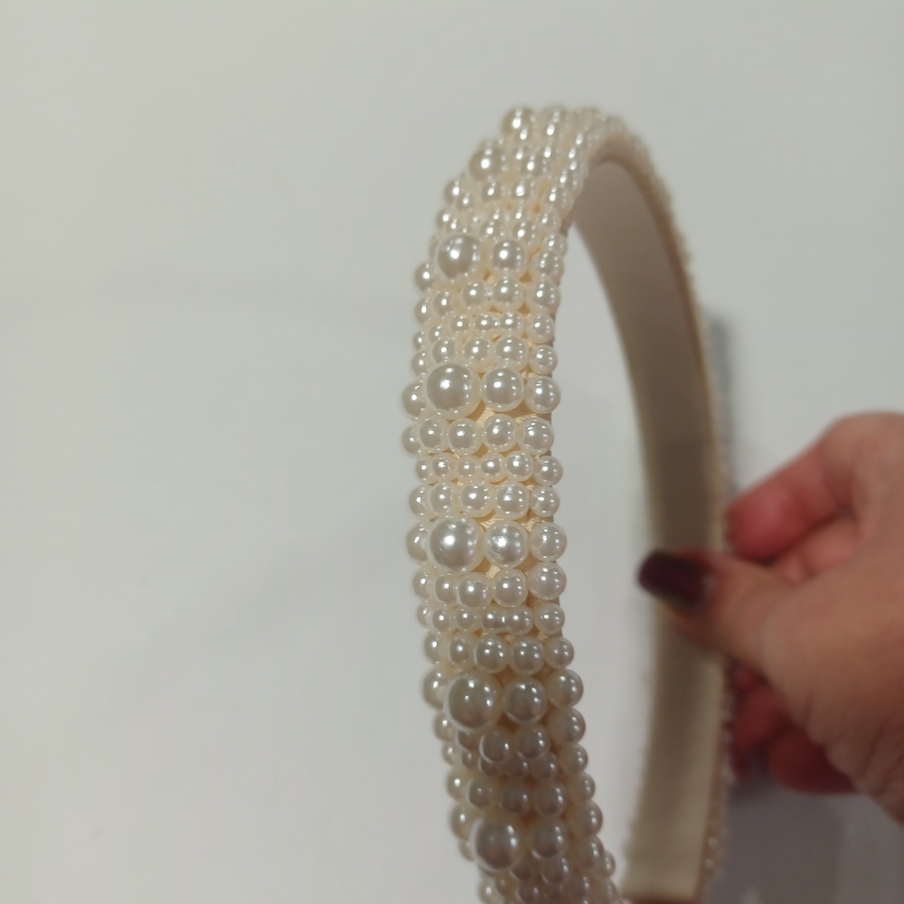 Chic Pearl-Studded Velvet Headbands - Black and Cream - Picture 7 of 8